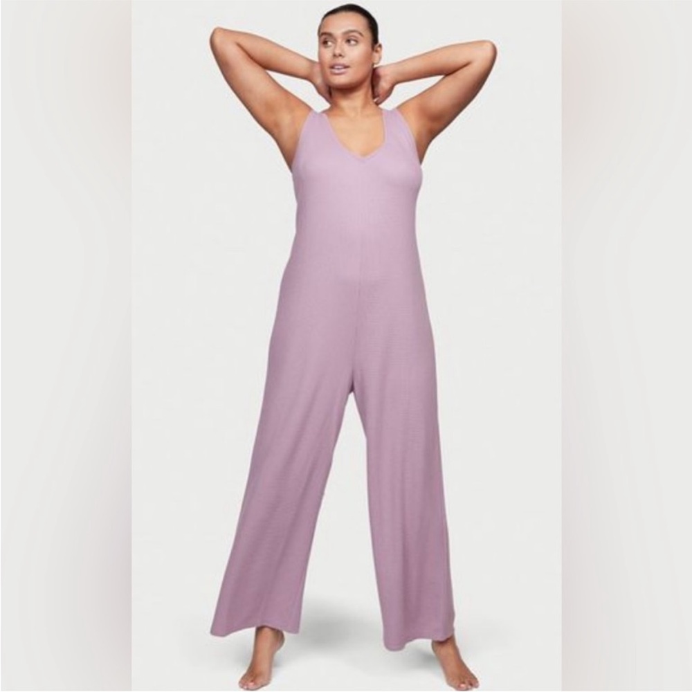 Victoria’s Secret Lavender Purple V-Neck Sleeveless Wide Leg Jumpsuit EUC - Picture 2 of 5